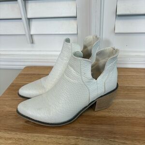 Altar’d State White Heeled Ankle Boots‎ Size 7